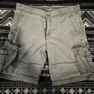 Mens Goodfellow brand cargo shorts size 40